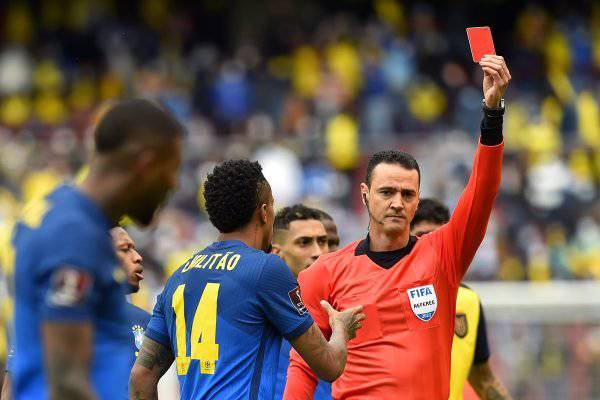 Brasil e Equador: Confronto marcado por arbitragem confusa