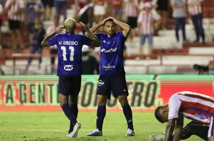 Cruzeiro produz para resultado melhor, mas é castigado por ineficiência ofensiva (Foto: GE MINAS GERAIS)