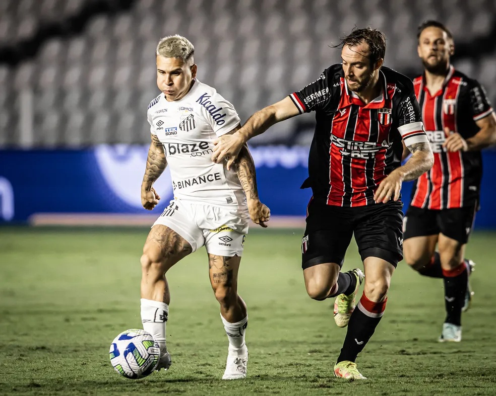 Quarteto ofensivo não funciona e escancara problema no ataque do Santos