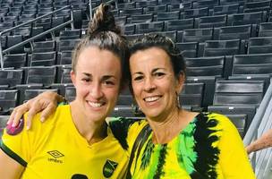 Mãe de jogadora da Jamaica organiza 'vaquinha' para cobrir despesas da seleção na Copa (Foto: GE)