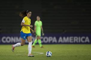 Rafaelle será a capitã da seleção brasileira na estreia na Copa (Foto: GE)