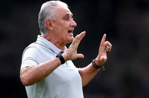 Tite em acao durante treino do Botafogo, no CT Lonier (Foto: Vitor Silva / Botafogo)