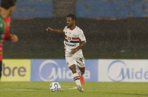 Bobadilla comemora com Danielzinho o gol do Sao Paulo sobre o Boston River (Foto: Rubens Chiri / Sao Paulo)