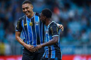 Carlos Vinicius e Amuzu, autores dos gols do Gremio sobre o Confianca pela Copa do Brasil (Foto: Lucas Uebel/Gremio FBPA)