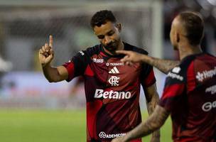 Danilo antes de jogo do Flamengo contra o Red Bull Bragantino (Foto: Joisel Amaral/AGIF)