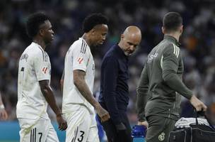 Eder Militao sentiu incomodo apos finalizacao em Real Madrid x Alaves (Foto: Reproducao / Efe)