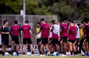 Fernando Diniz tentou resgatar o moral do elenco. (Foto: Rodrigo Coca/Agencia Corinthians)