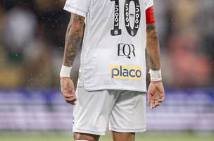 Neymar em acao pelo Santos (Foto: Raul Baretta / Santos FC)