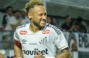 Neymar lamenta lance em jogo do Santos contra o Coritiba (Foto: THAISA GIGO/AGENCIA O DIA/ESTADAO CONTEUDO)