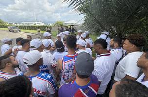 Organizada do Bahia protesta na Cidade Tricolor. (Foto: TonnBahia / Redes Sociais)