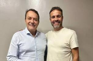 Pedrinho ao lado de Artur Jorge em Belo Horizonte (Foto: Divulgacao/Cruzeiro)