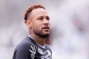 Neymar sentiu dores na panturrilha e nao vai jogar pelo Santos ate a Copa do Mundo (Foto: Raul Baretta / Santos)