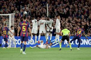 Rashford faz gol de falta com maestria em Barcelona x Real Madrid (Foto: Josep LAGO / AFP)