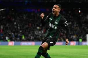 Victor Sa em campo pelo Krasnodar (Foto: Divulgacao / Krasnodar)