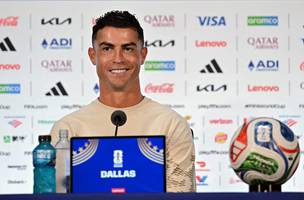 Cristiano Ronaldo em entrevista coletiva (Foto: Paul ELLIS / AFP)