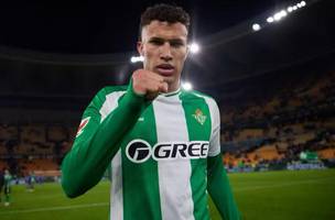 Nelson Deossa joga no Real Betis, da Espanha (Foto: Reproducao Internet)